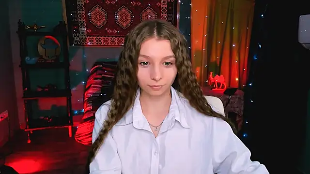 JulieDaniel online show from May 11, 2:45 pm