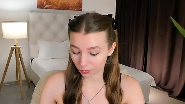 JulieDaniel online show from October 29, 8:13 am