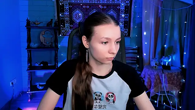 JulieDaniel online show from February 19, 4:20 am