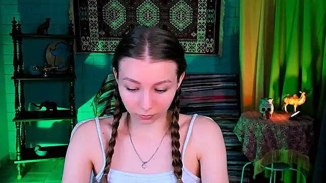 JulieDaniel online show from December 2, 4:14 am