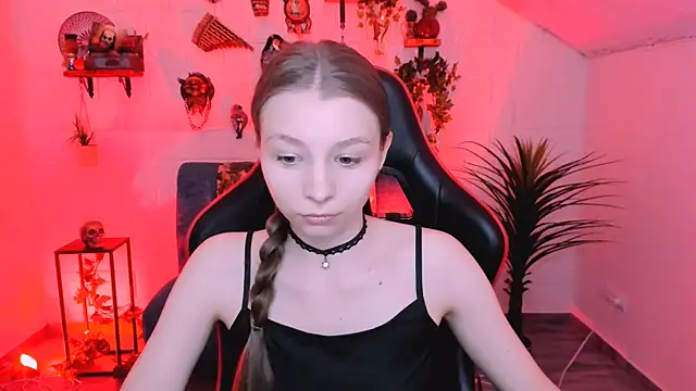 JulieDaniel online show from April 7, 8:16 am