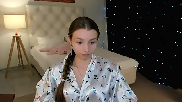 JulieDaniel online show from February 17, 8:11 am