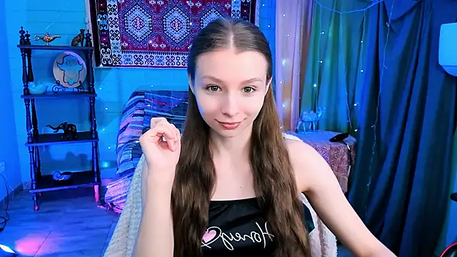 JulieDaniel online show from March 23, 8:14 am