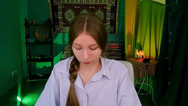 JulieDaniel online show from May 28, 4:20 am