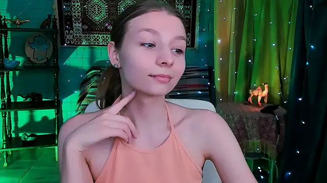 JulieDaniel online show from March 11, 9:25 am