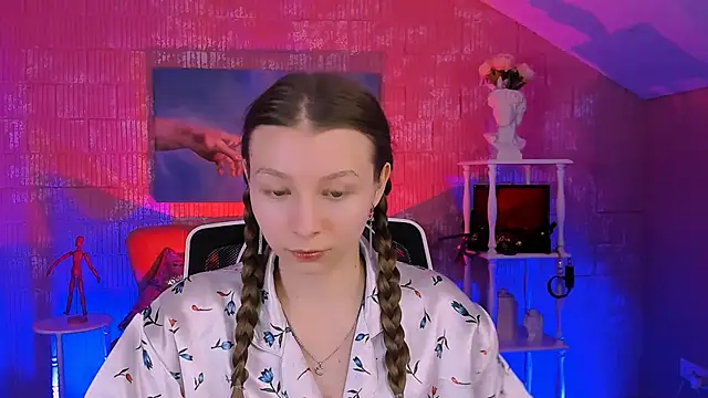 JulieDaniel online show from November 24, 8:25 am