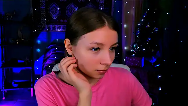 JulieDaniel online show from December 23, 8:24 am