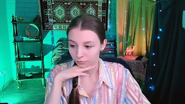 JulieDaniel online show from April 3, 4:19 am