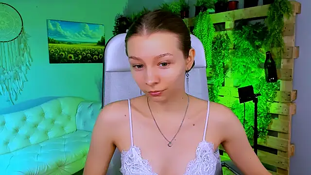 JulieDaniel online show from November 25, 8:25 am