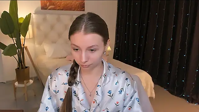 JulieDaniel online show from March 31, 8:38 am