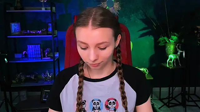 JulieDaniel online show from May 15, 4:32 am