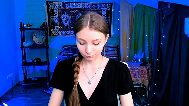 JulieDaniel online show from April 13, 8:07 am