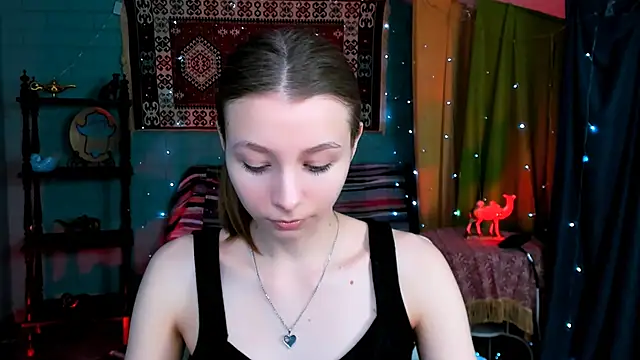 JulieDaniel online show from April 8, 4:25 am