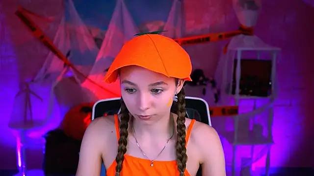 JulieDaniel online show from October 31, 4:31 am