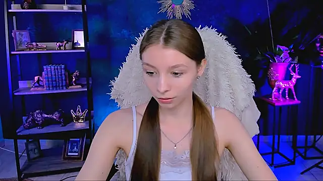 JulieDaniel online show from June 3, 4:13 am
