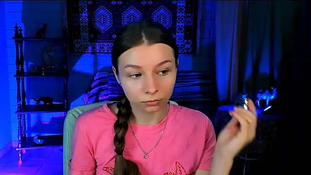 JulieDaniel online show from December 4, 4:22 am