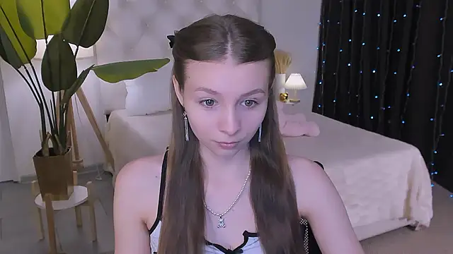 JulieDaniel online show from March 10, 8:18 am