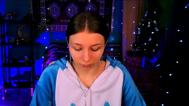 JulieDaniel online show from December 22, 8:25 am