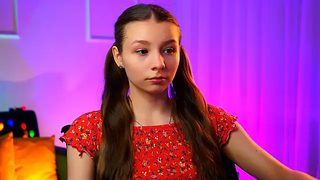 JulieDaniel online show from February 6, 4:19 am