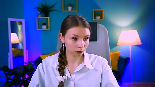 JulieDaniel online show from February 16, 8:57 am