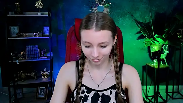 Snapshot of JulieDaniel chatting on June 12, 4:10 am JulieDaniel online show from June 12, 4:10 am