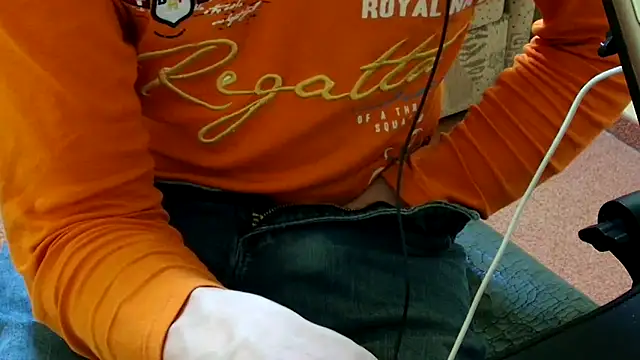 Snapshot of k74robert chatting on April 7, 5:26 pm k74robert online show from April 7, 5:26 pm