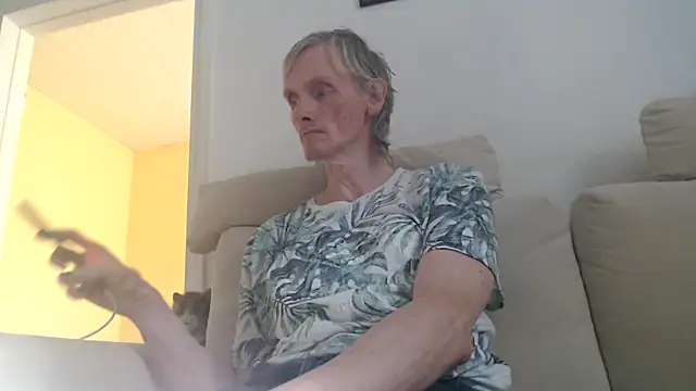 k74robert online show from October 29, 12:15 pm