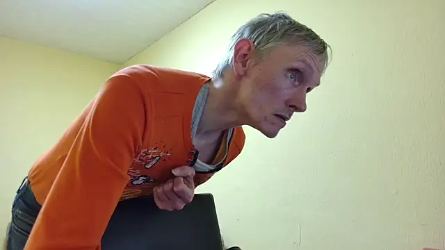 Snapshot of k74robert chatting on February 5, 4:36 pm k74robert online show from February 5, 4:36 pm