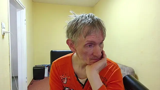 Snapshot of k74robert chatting on February 27, 10:15 am k74robert online show from February 27, 10:15 am