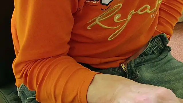 Snapshot of k74robert chatting on February 26, 9:48 pm k74robert online show from February 26, 9:48 pm