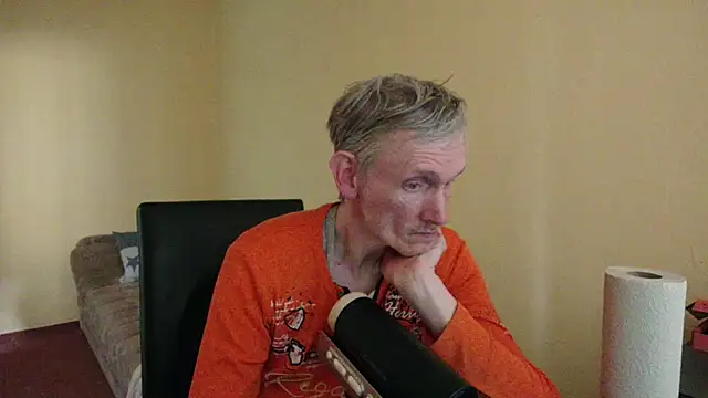 Snapshot of k74robert chatting on February 10, 12:59 pm k74robert online show from February 10, 12:59 pm