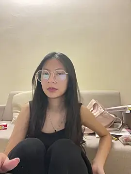 Lil-Gi online show from November 13, 4:00 pm