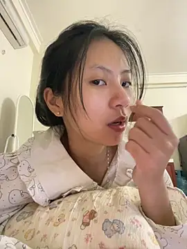 Lil-Gi online show from November 28, 3:23 pm