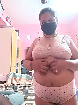 Snapshot of biggbobbsgirl chatting on February 8, 12:41 am biggbobbsgirl online show from February 8, 12:41 am