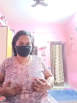 Snapshot of biggbobbsgirl chatting on February 5, 6:26 pm biggbobbsgirl online show from February 5, 6:26 pm