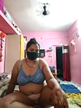 biggbobbsgirl online show from April 3, 2:29 am