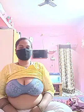 Snapshot of biggbobbsgirl chatting on January 9, 6:15 pm biggbobbsgirl online show from January 9, 6:15 pm