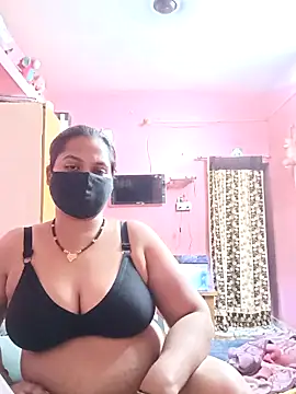 Snapshot of biggbobbsgirl chatting on January 5, 6:00 pm biggbobbsgirl online show from January 5, 6:00 pm