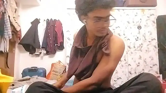 Snapshot of Rahulisagoodguy chatting on December 1, 11:00 am Rahulisagoodguy online show from December 1, 11:00 am