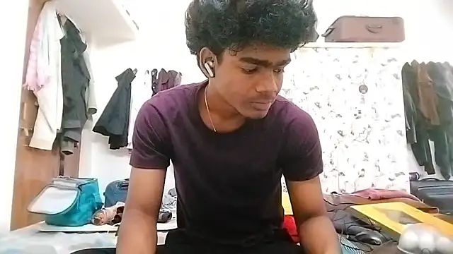 Snapshot of Rahulisagoodguy chatting on November 22, 9:41 am Rahulisagoodguy online show from November 22, 9:41 am