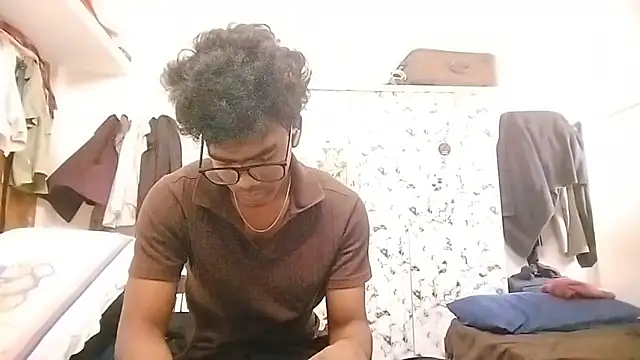 Snapshot of Rahulisagoodguy chatting on November 12, 9:46 am Rahulisagoodguy online show from November 12, 9:46 am