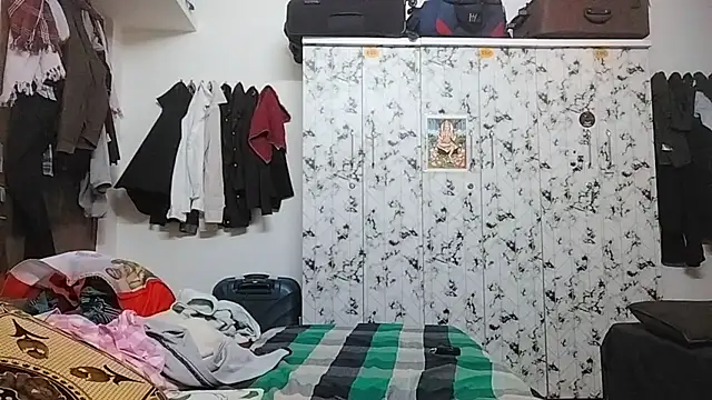 Snapshot of Rahulisagoodguy chatting on December 16, 5:39 pm Rahulisagoodguy online show from December 16, 5:39 pm