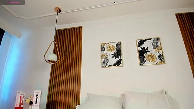 NicolWhite online show from January 11, 12:45 pm