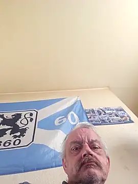 Snapshot of Fonse1860 chatting on February 3, 9:03 am Fonse1860 online show from February 3, 9:03 am