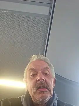 Snapshot of Fonse1860 chatting on November 14, 9:24 am Fonse1860 online show from November 14, 9:24 am