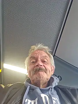 Snapshot of Fonse1860 chatting on November 13, 9:35 am Fonse1860 online show from November 13, 9:35 am