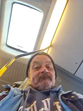 Snapshot of Fonse1860 chatting on February 24, 9:32 am Fonse1860 online show from February 24, 9:32 am