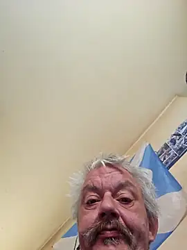 Snapshot of Fonse1860 chatting on March 2, 8:10 am Fonse1860 online show from March 2, 8:10 am