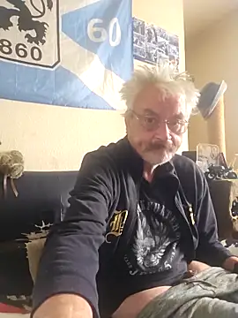 Snapshot of Fonse1860 chatting on October 15, 8:44 am Fonse1860 online show from October 15, 8:44 am