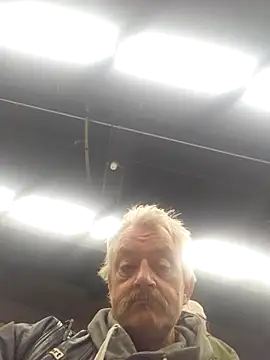 Snapshot of Fonse1860 chatting on February 22, 9:33 am Fonse1860 online show from February 22, 9:33 am